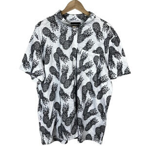 Banana Republic • Pineapple Print Cotton Button Down Short Sleeve Shirt